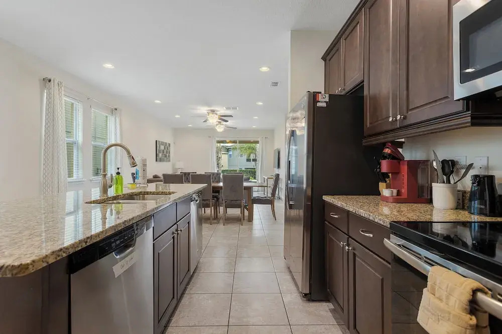 331-8-pc-perfectly Furnished With Games and Movie
