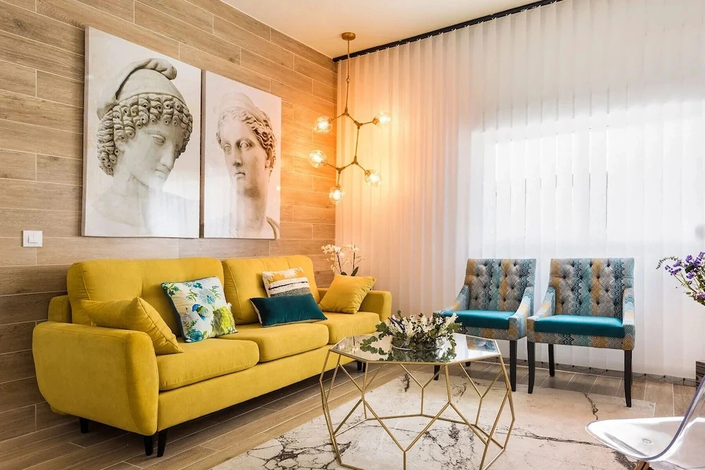 Modern and Exclusive Apartment Located in the Historic Heart of Seville Pajaritos