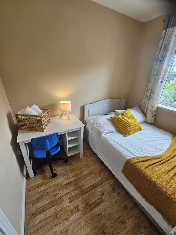 Stunning 6 Bed House With Private Garden in Galway