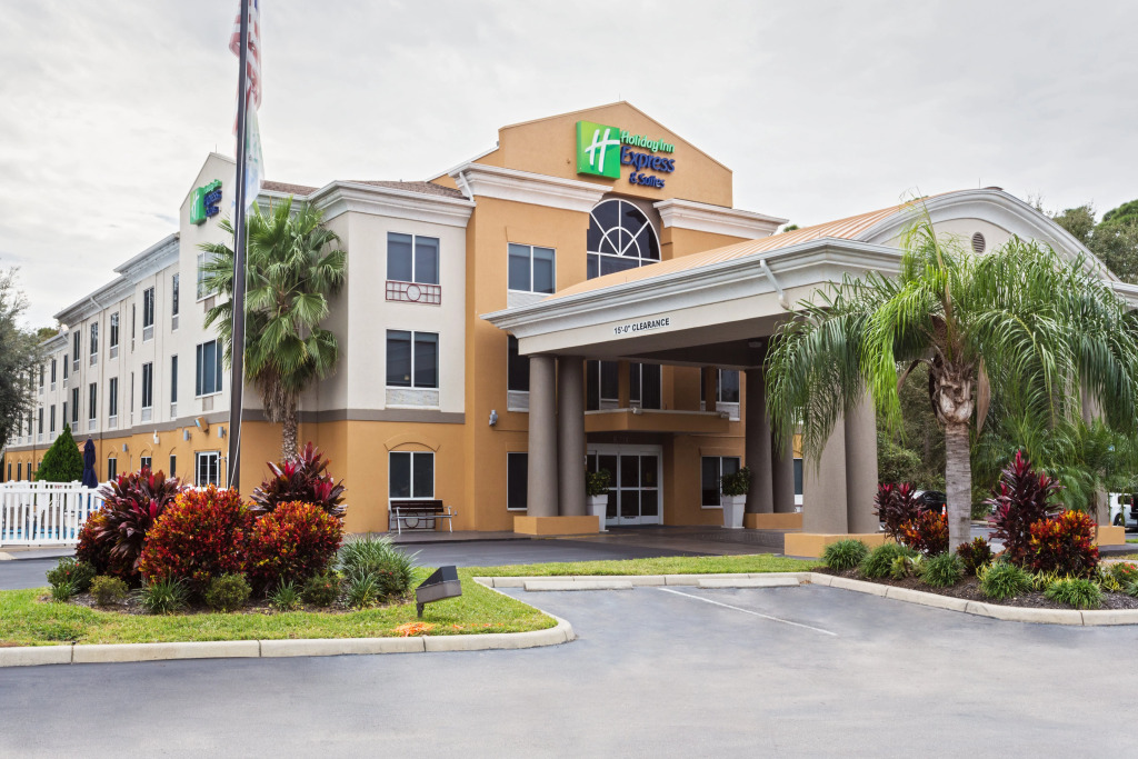 Holiday Inn Express & Suites Tavares by IHG