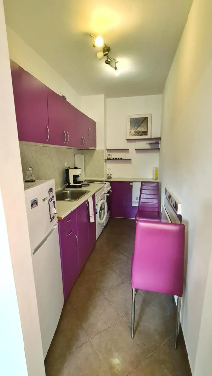 Roxy Apartment