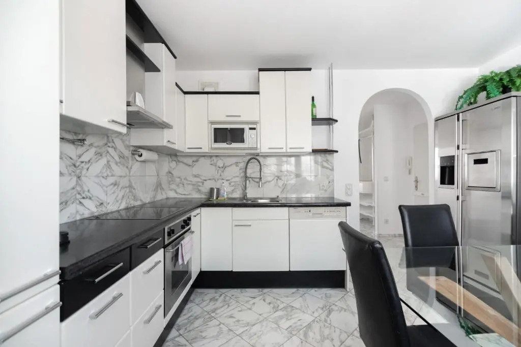 Vienna Roof Top Apartment with Terrace, Parking and AC