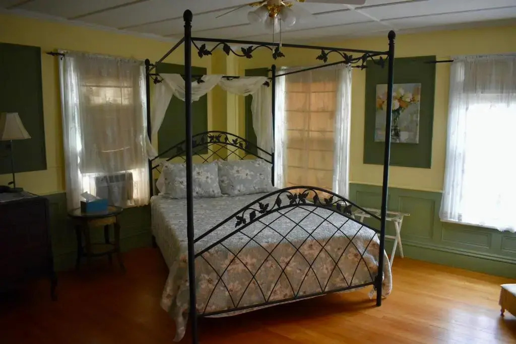 Harbour House Inn B&B