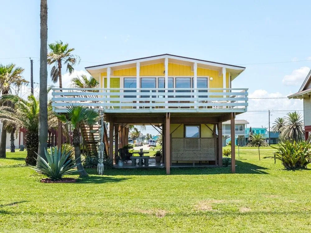 San Luis Tiki House - 3 Br home by RedAwning