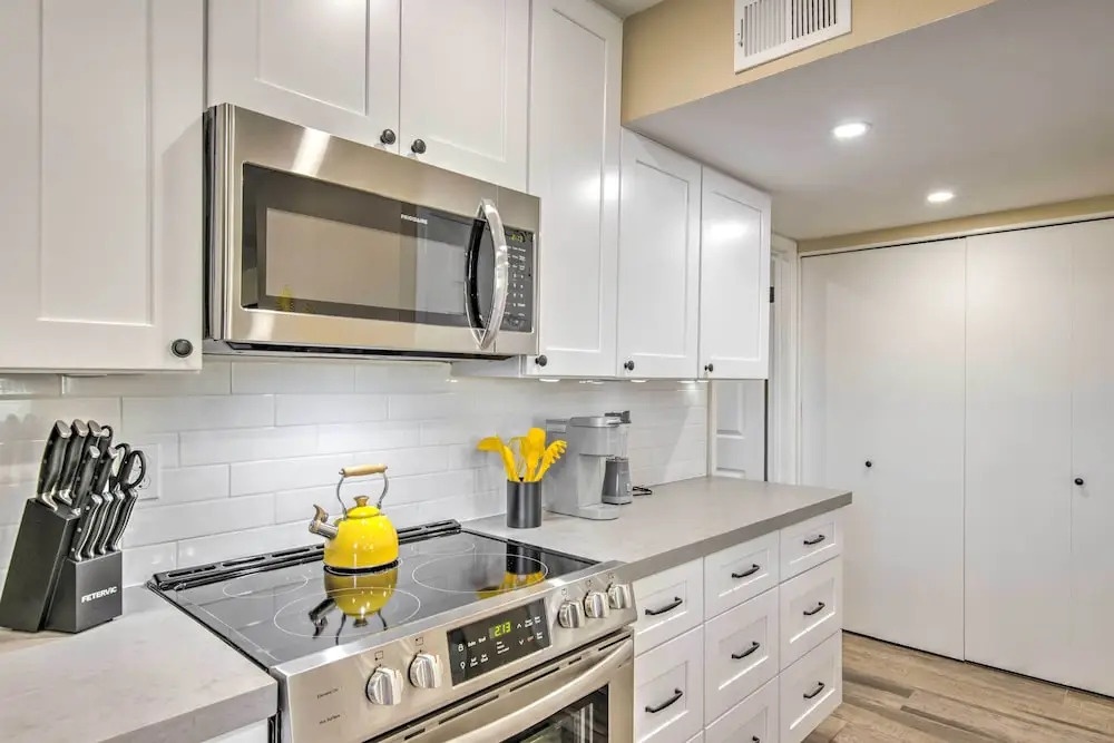 Arizona Condo w/ Community Pool & Hot Tub
