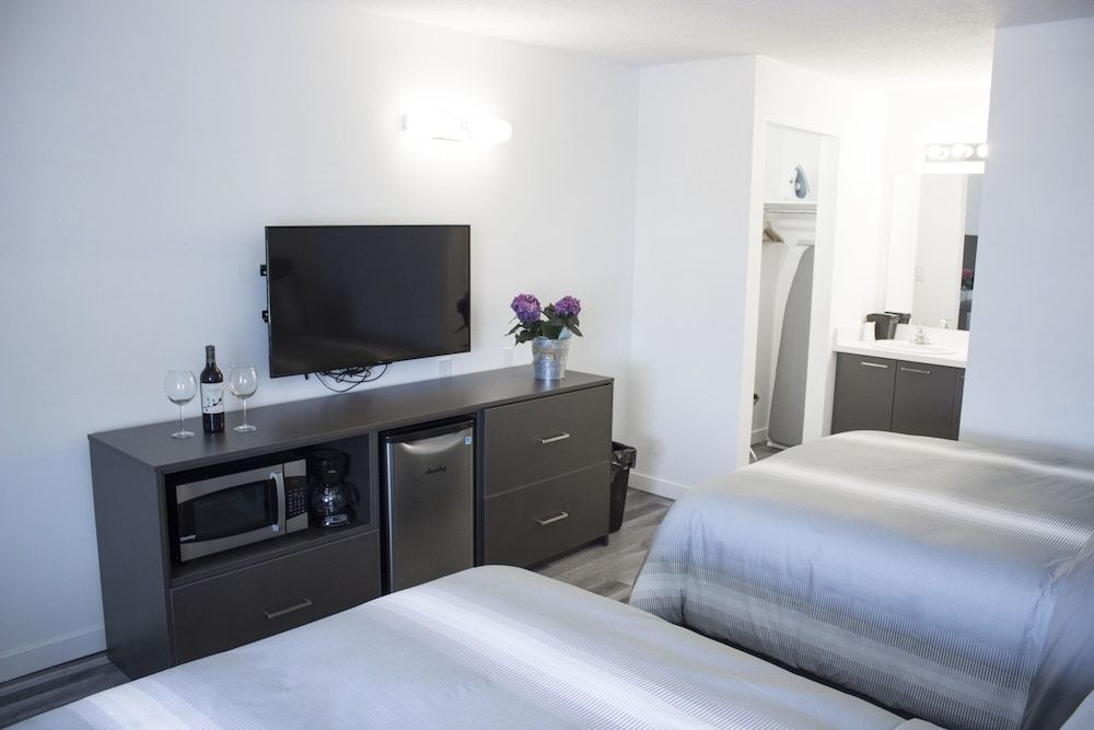Bowmanville Marina Inn & Suites