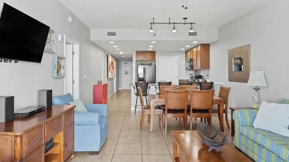 2 Beachfront Condos BBQ Balconies, Resort Pool, Hot Tub + Direct Beach Access