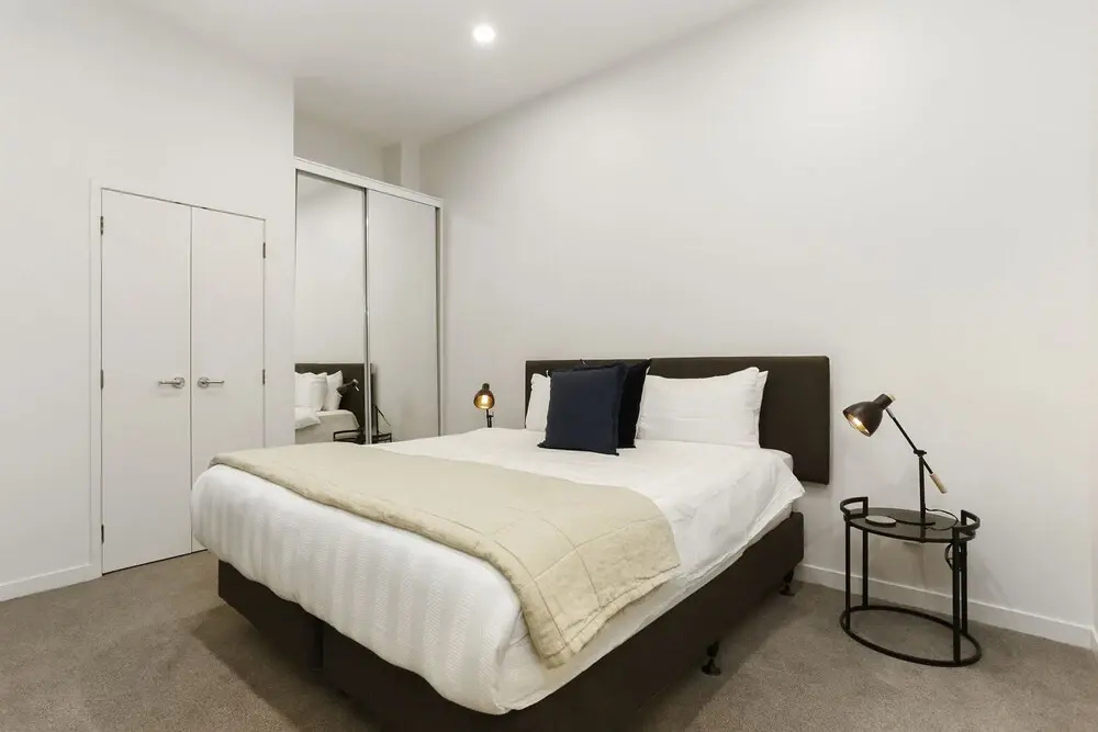 2 Bedrooms On Hobson Street With Carpark - By Urban Butler