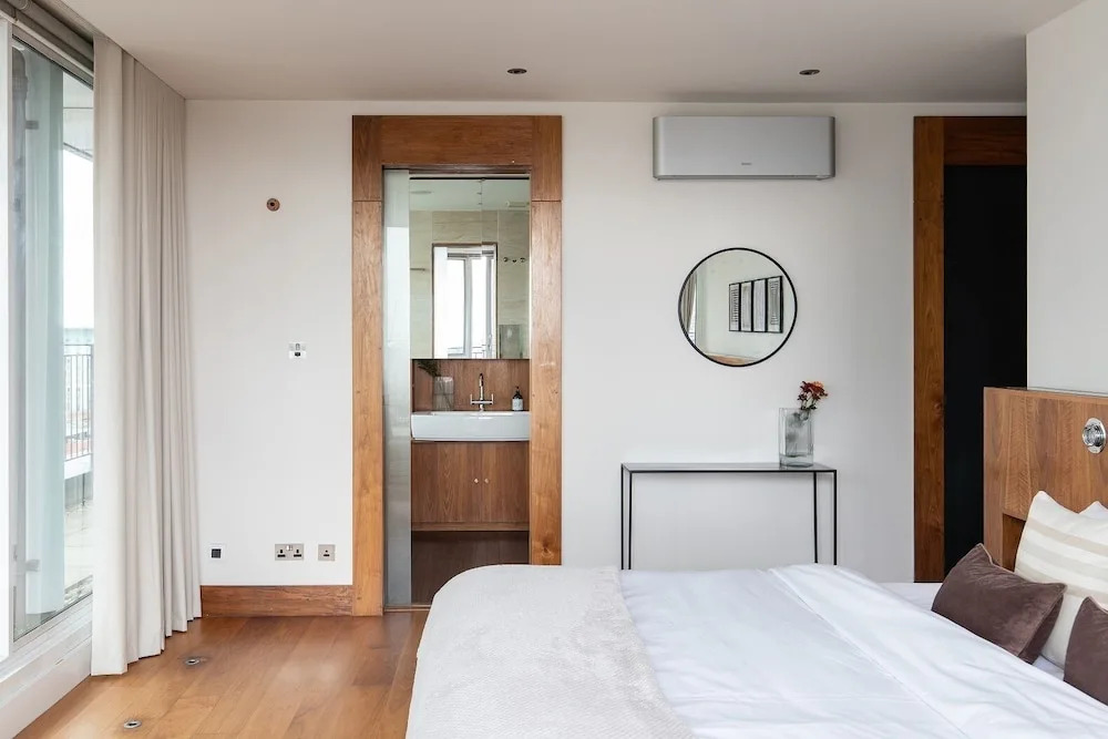 The Canary Wharf Secret - Glamorous 2bdr Flat w Terrace and Parking