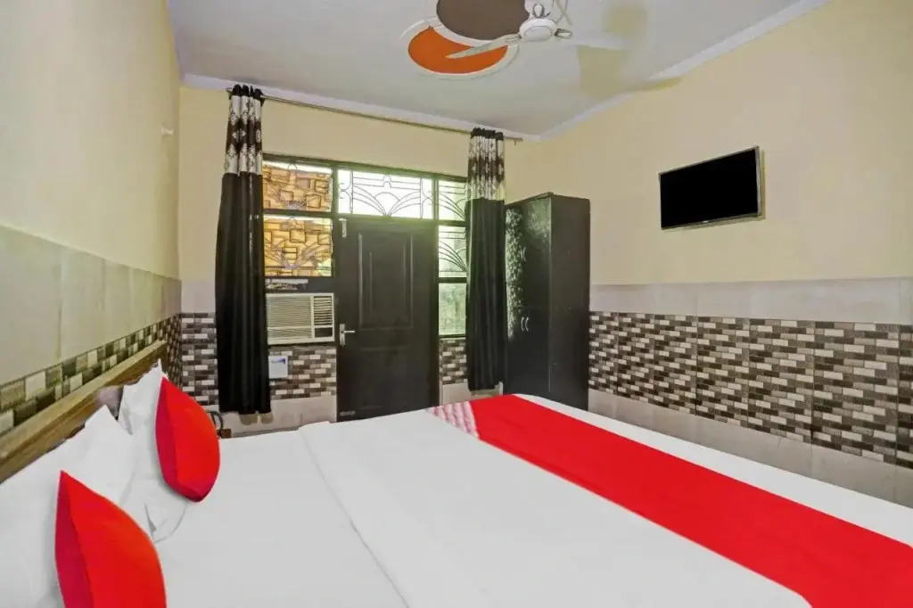 OYO Flagship Kashvi Palace Near Usmaanpur 1st pusta