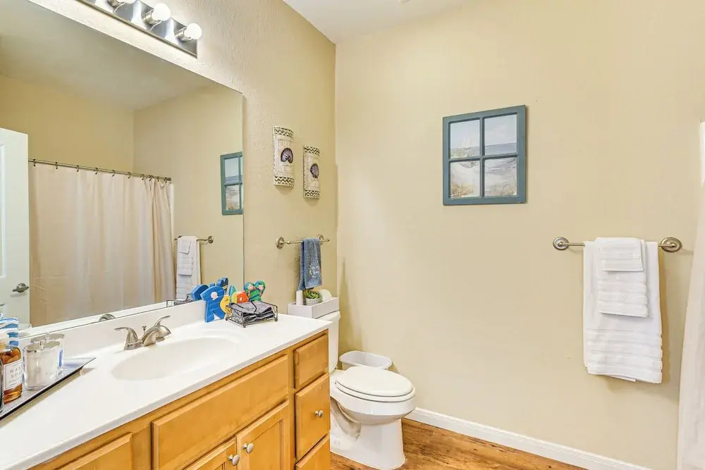 1/2 Mi to Galveston Strand! Coastal Haven w/ Deck
