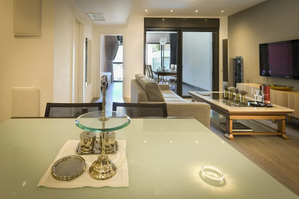 Luxury Levontin apt near Rothschild