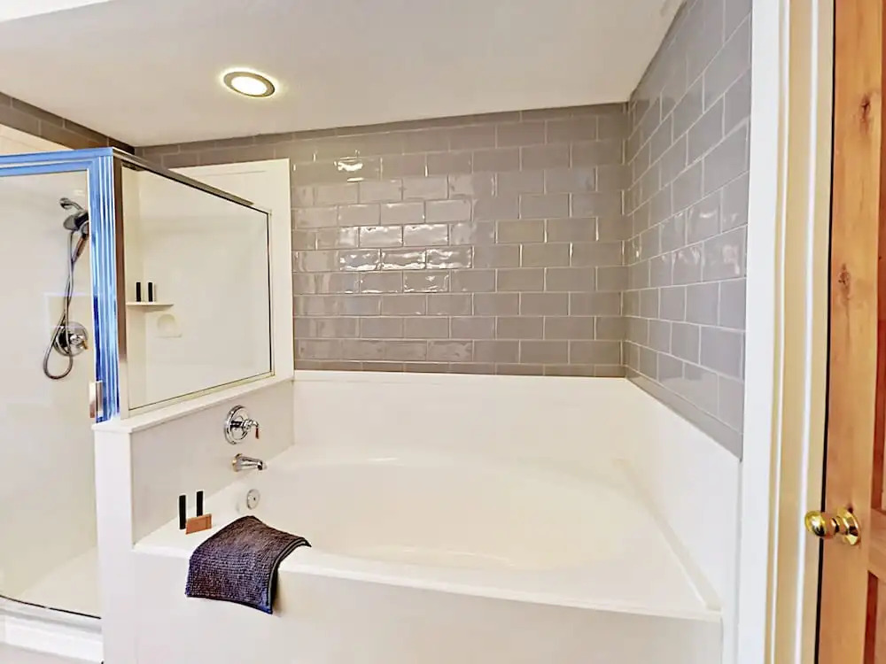 Pinebrook Perfection Unit 4 - 3 Br Condo