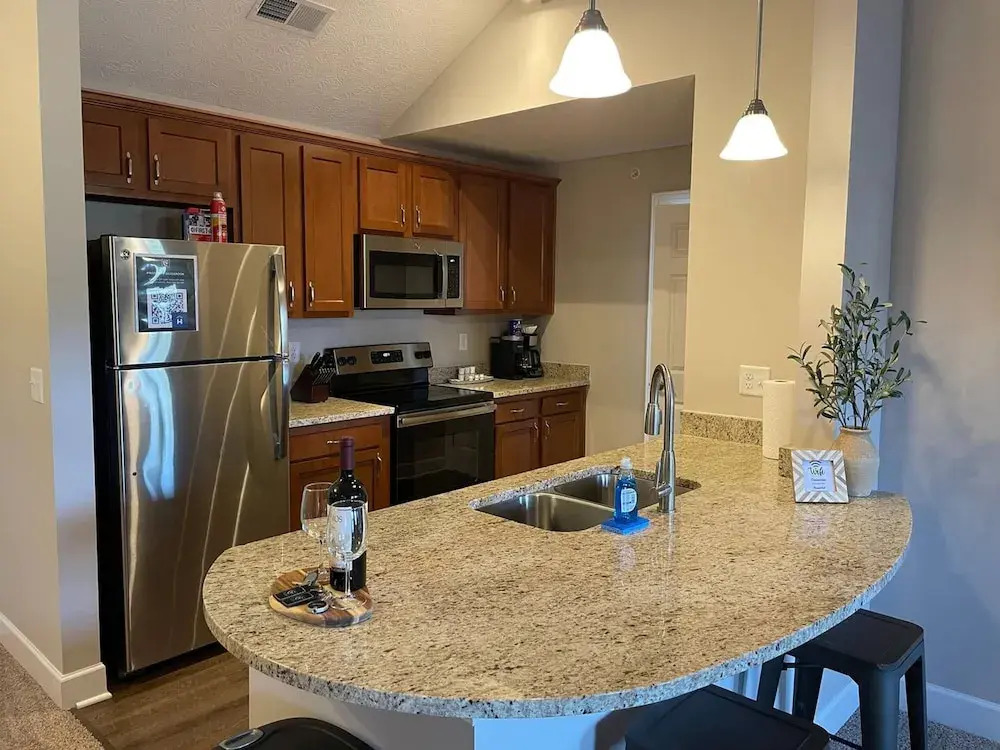 Peaceful Polaris Penthouse 2BR W D Balcony