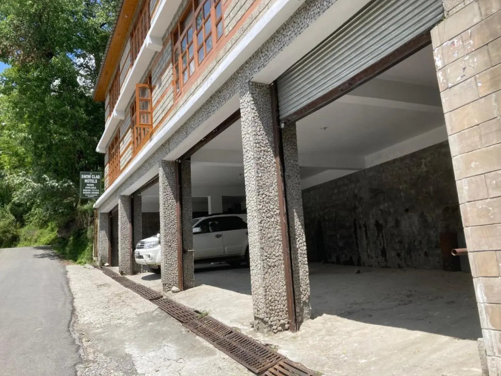 Snow Clad Riverview Hotel & Resort, Manali