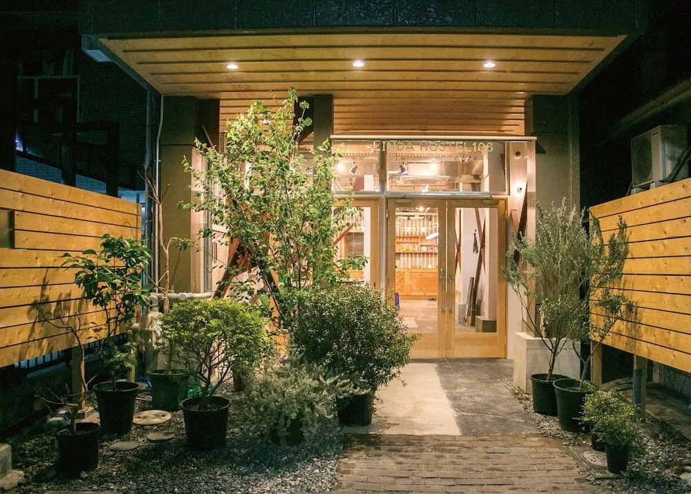 Linda Hostel 106