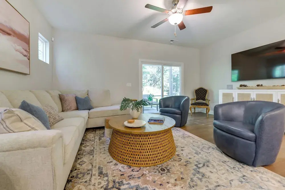 Townhome w/ Pool! 7 Mi to Ocean Isle Beach