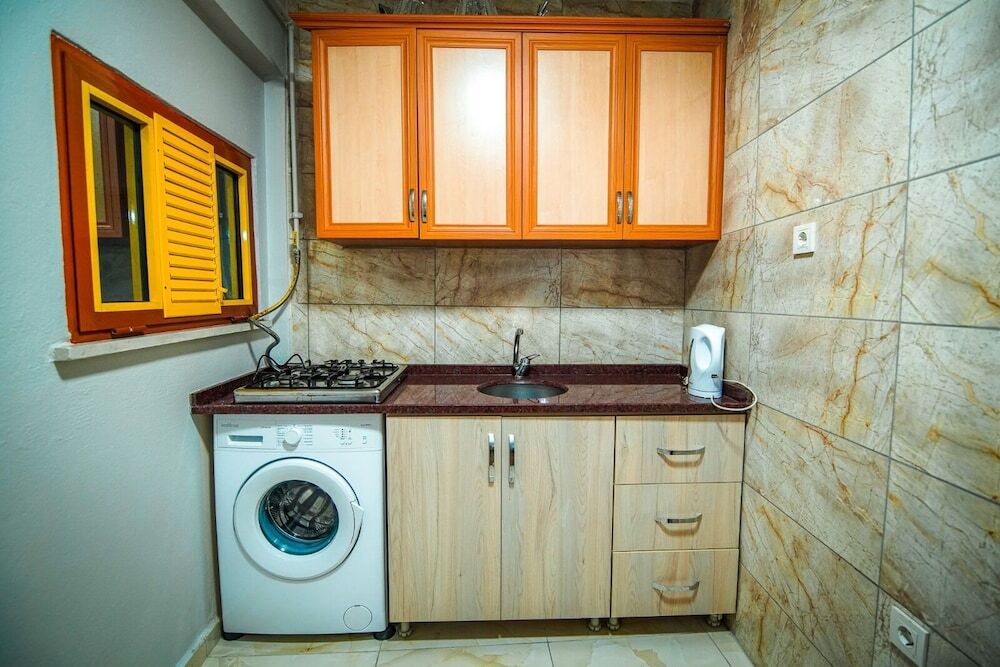 Yaghane Apartments