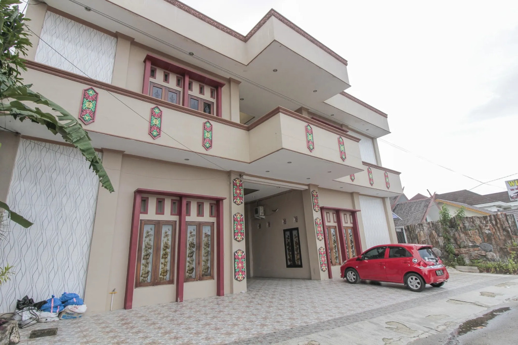 RedDoorz Plus near Mega Town Square