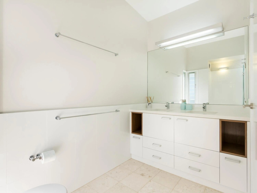7 Roseby Court