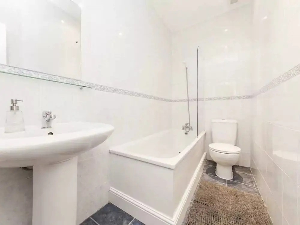 Modern 2 Bedroom Flat in Victoria - Zone 1