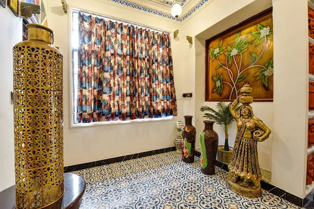 Fabhotel Ambika Chirwa House