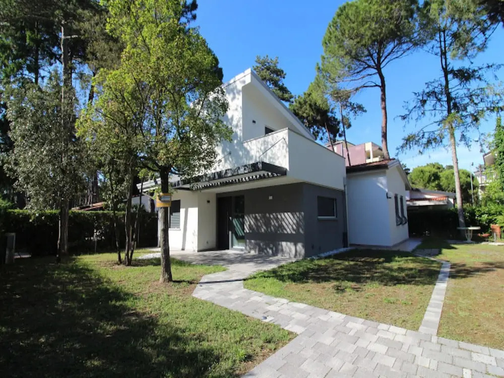 Tranquil Villa in Lignano Pineda