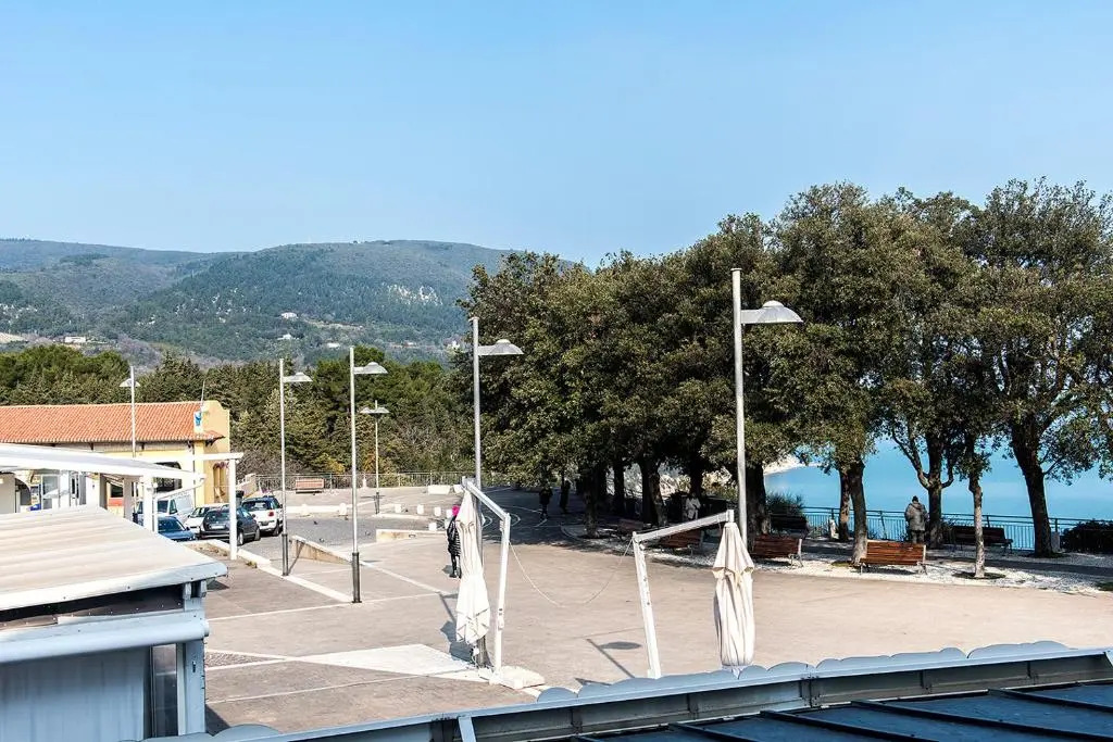 S35 - Sirolo, Trilocale in Piazza Con Vista Mare