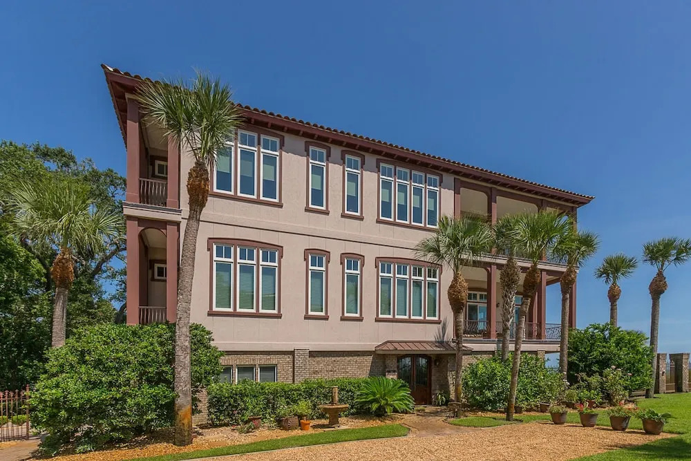 762 Oglethorpe Avenue by Hodnett Cooper