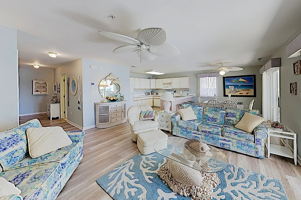 Walk To Beach! Bayfront End Unit W/ Pool & Patio 2 Bedroom Condo