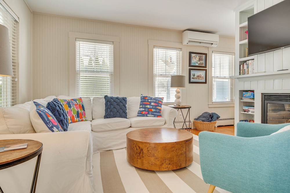 < 1 Mi to Beach! Kennebunk Cottage w/ Yard