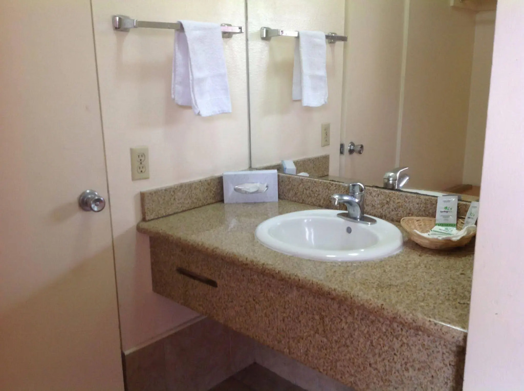Economy Inn Fresno Yosemite NEWLY REMODELED