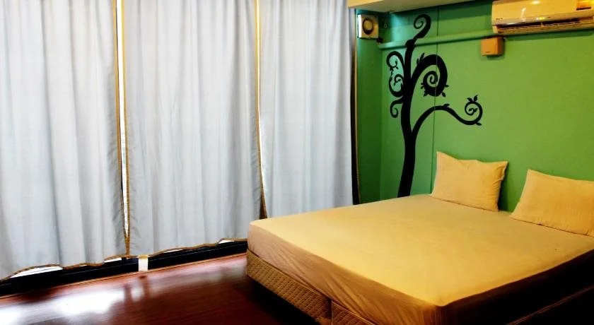 Rod Fai Fah Apartment