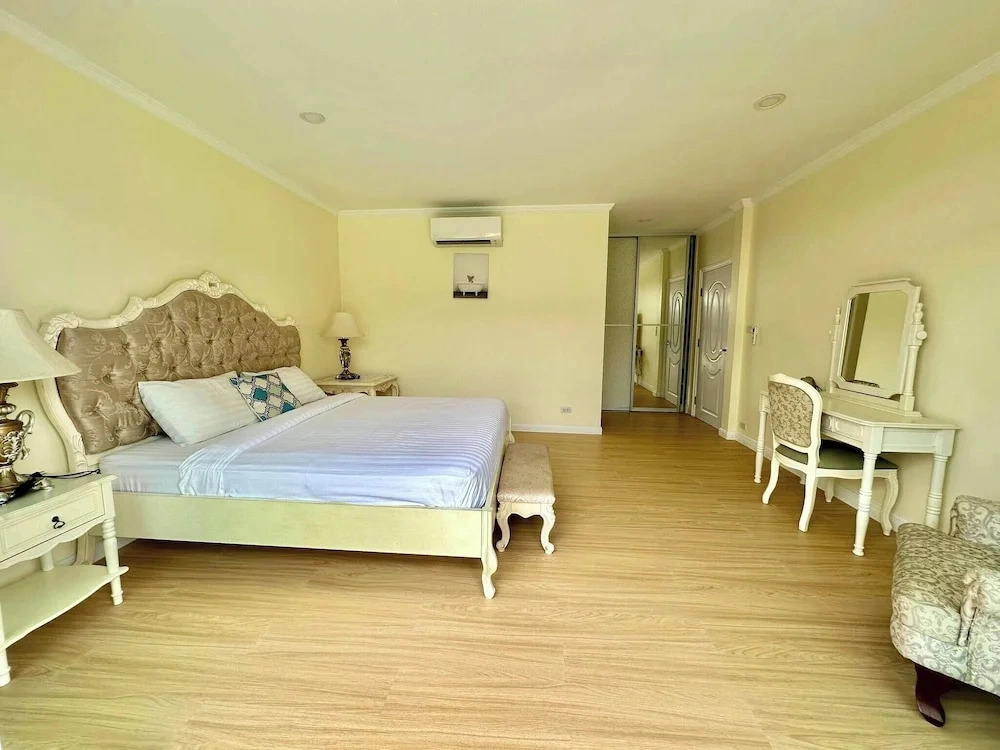 5 Bedrooms Villa 5 min walk to Bangtao beach