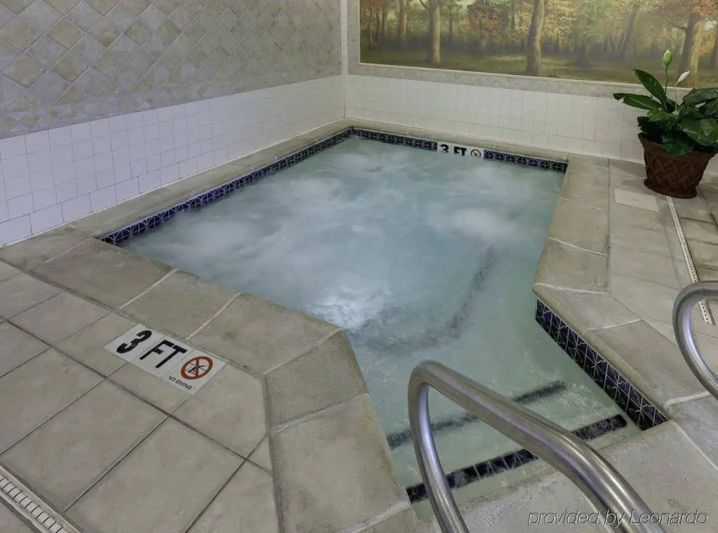 Hampton Inn Hartford Airport