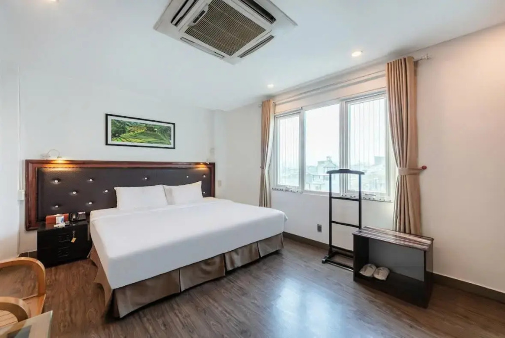 New Moon Hotel