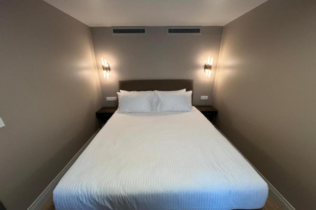 Weingart Suites Hotel