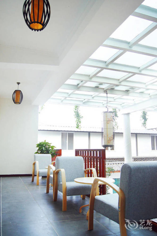 Dali Encounter Hotel