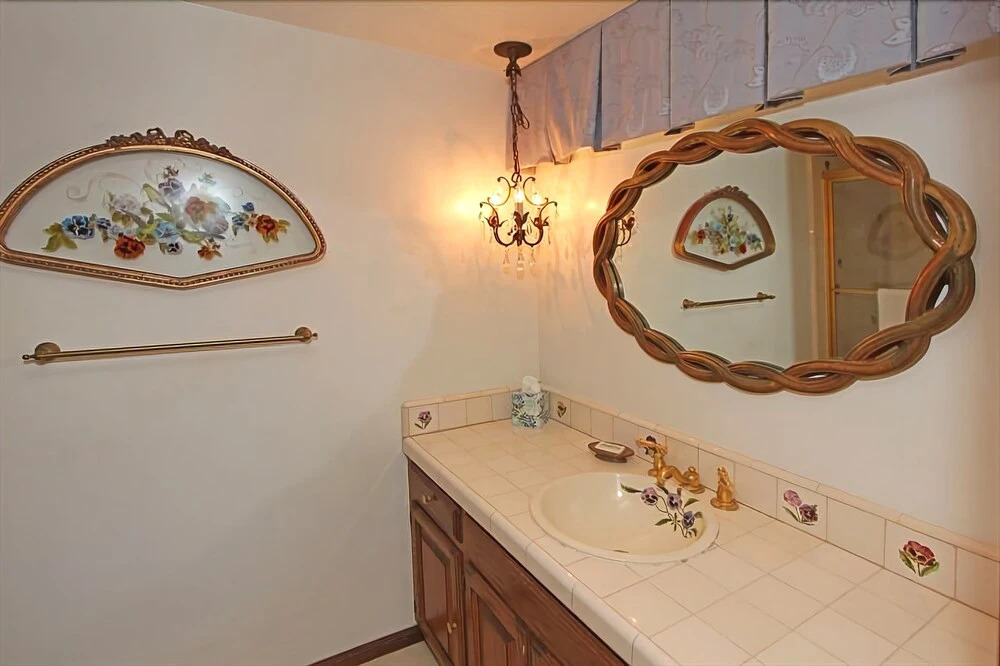 5911 Seashore Trem 3 Bedroom Home