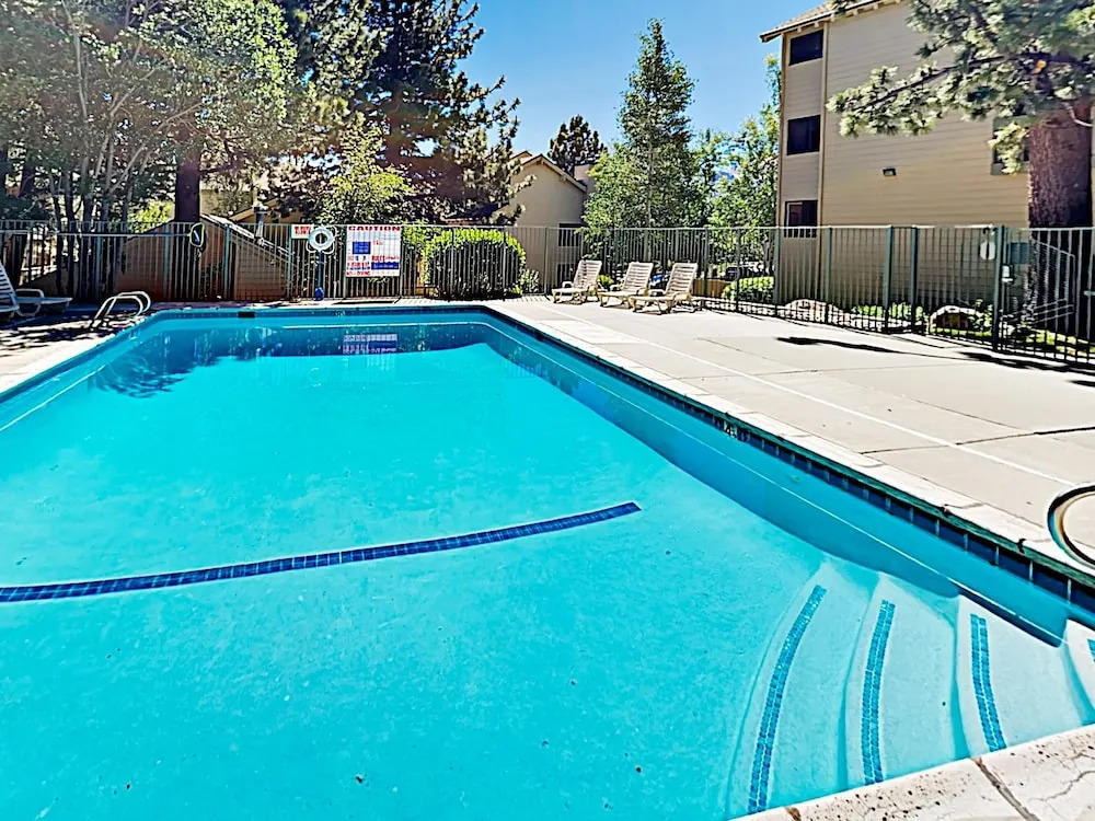 Mountain-view W/ Pool & Hot Tub, Near Skiing 2 Bedroom Condo