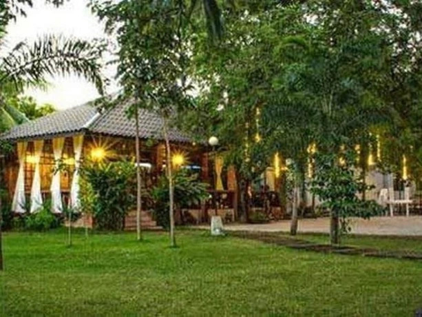 Farmhouse Hotel & Cafe