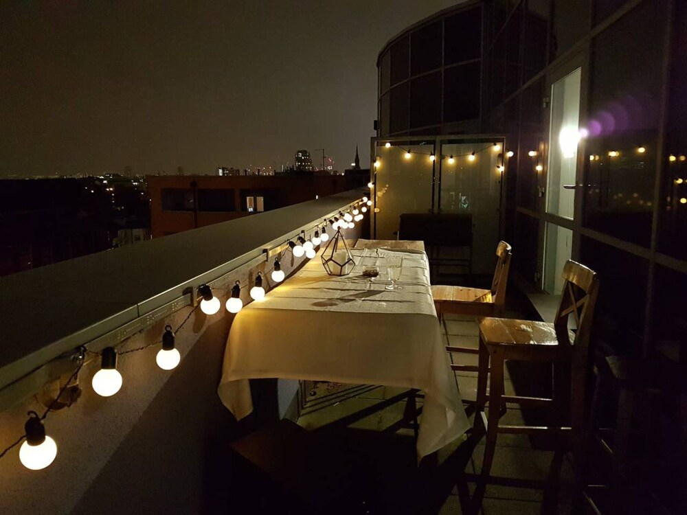 1 Bedroom Apartment With River View Roof Terrace Sleeps 2