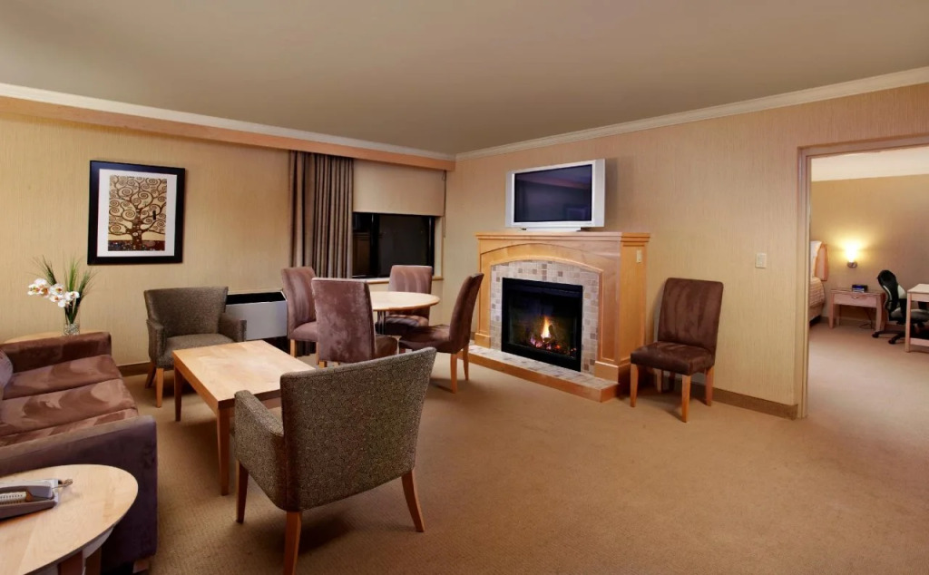 DoubleTree by Hilton Kingston - Newly Renovated