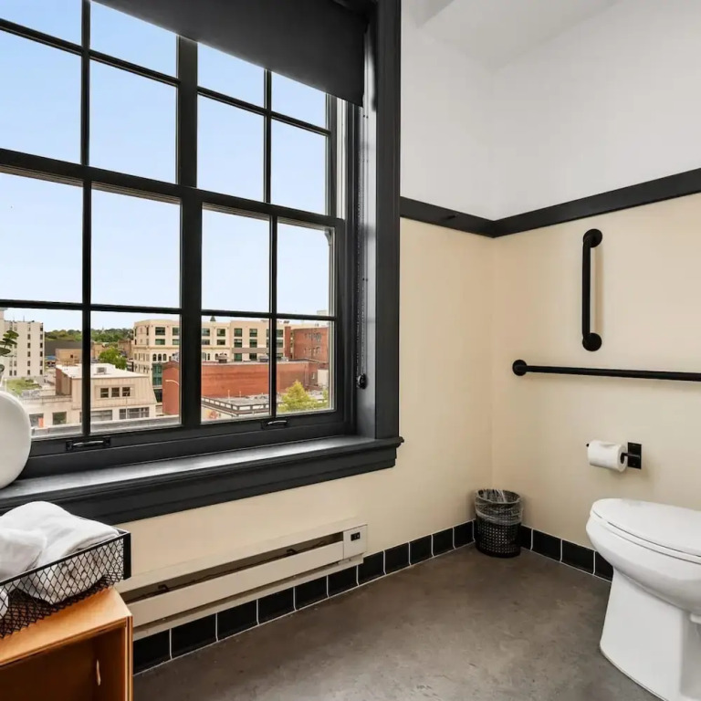 Kasa Accessible Studio in the Heart of Steel City The Maverick