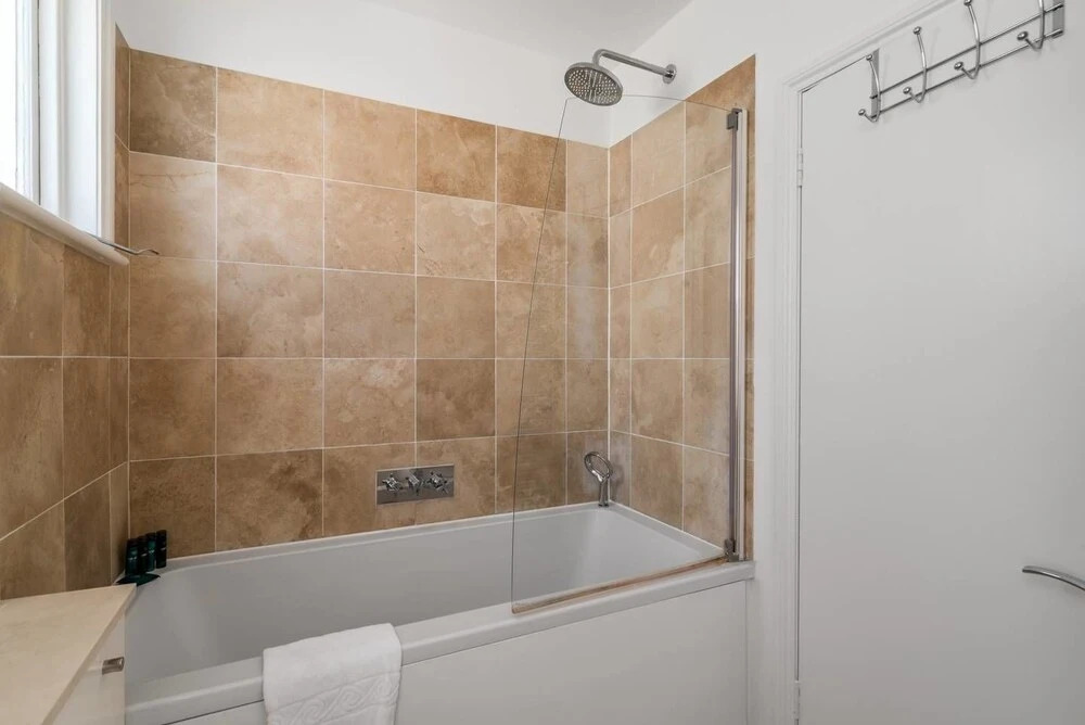 Beautiful 2 Bedroom Family Home