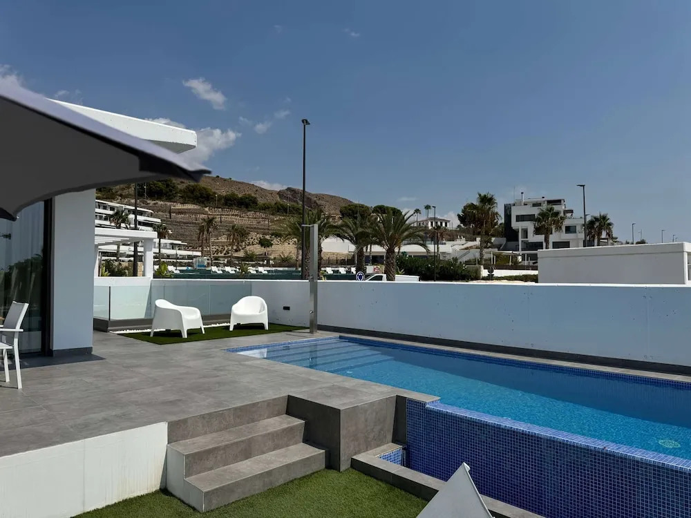 Resort Seascape Villa 8 by Bookaparadise