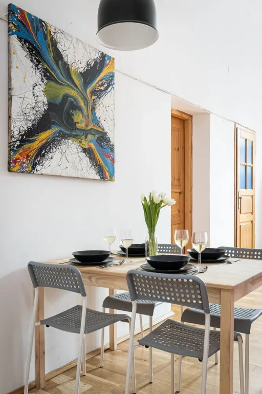 WS 3-Bedroom Old Town Apartment