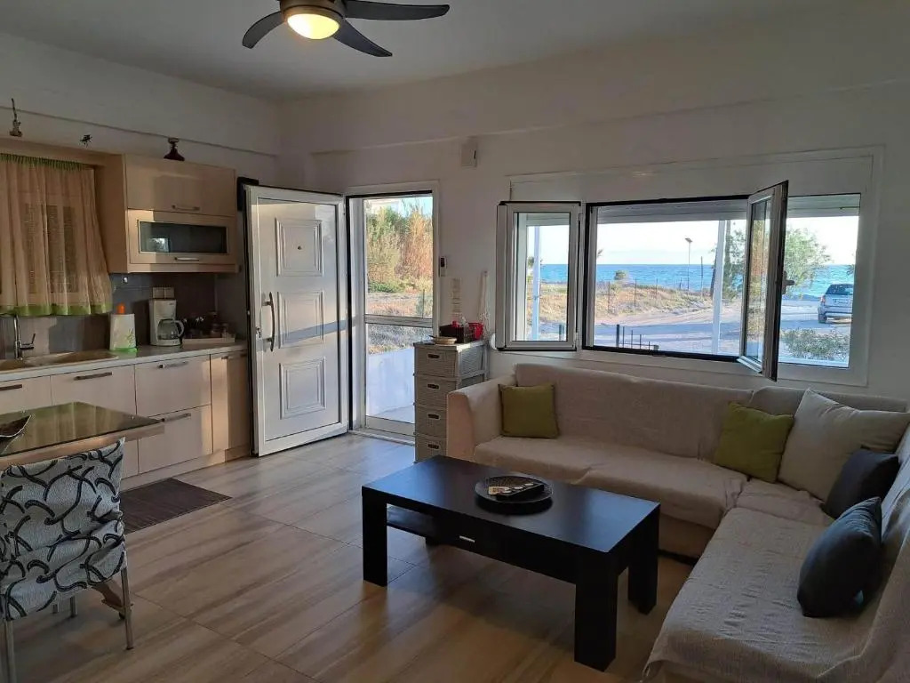 Paximadia - 1 bedroom apt - beach front