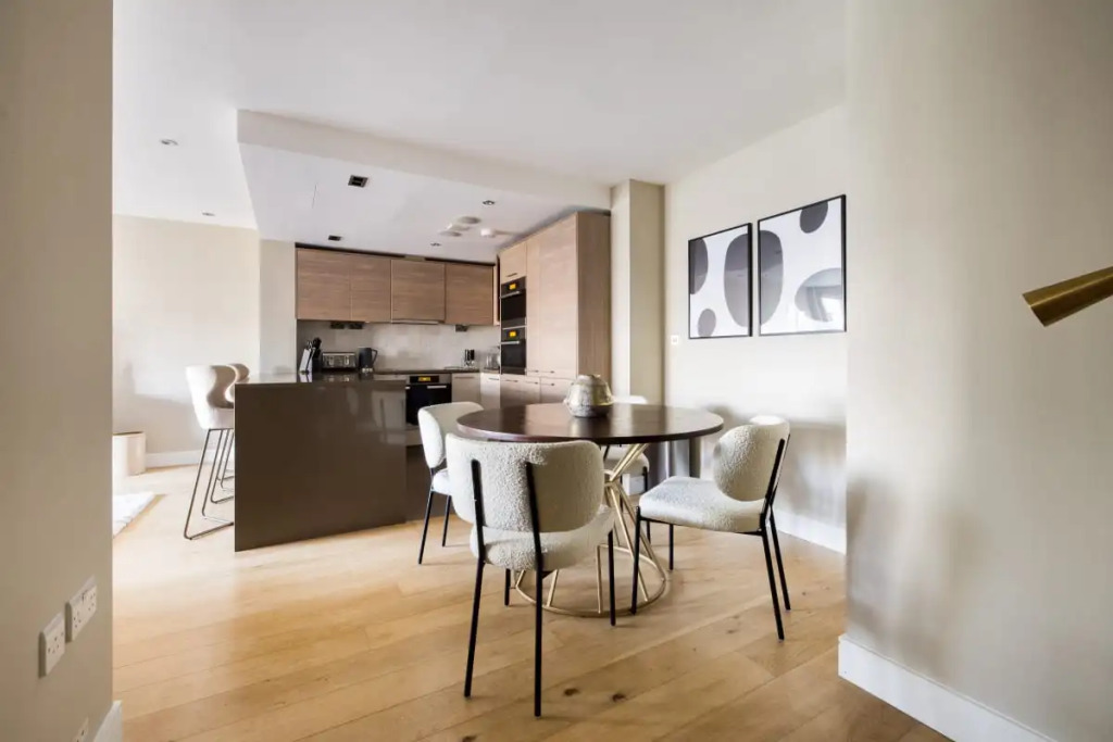 The Doulton Escape - Modern 2BDR with Balcony