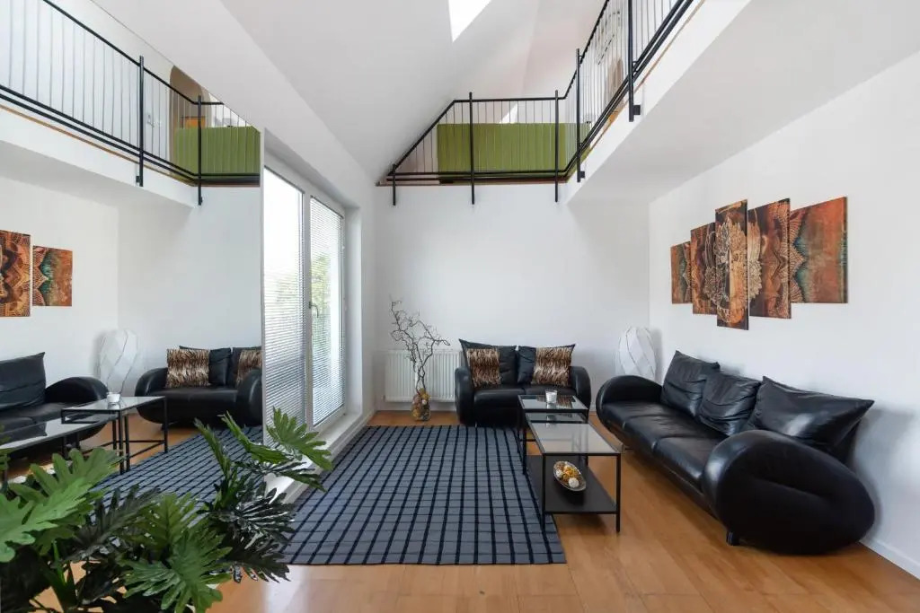 Vienna Roof Top Apartment with Terrace, Parking and AC